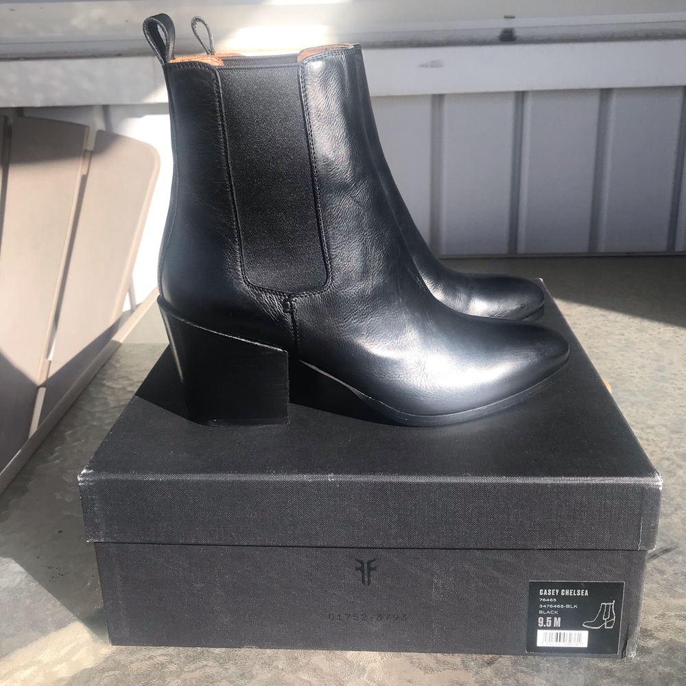 Frye Casey Chelsea Boots